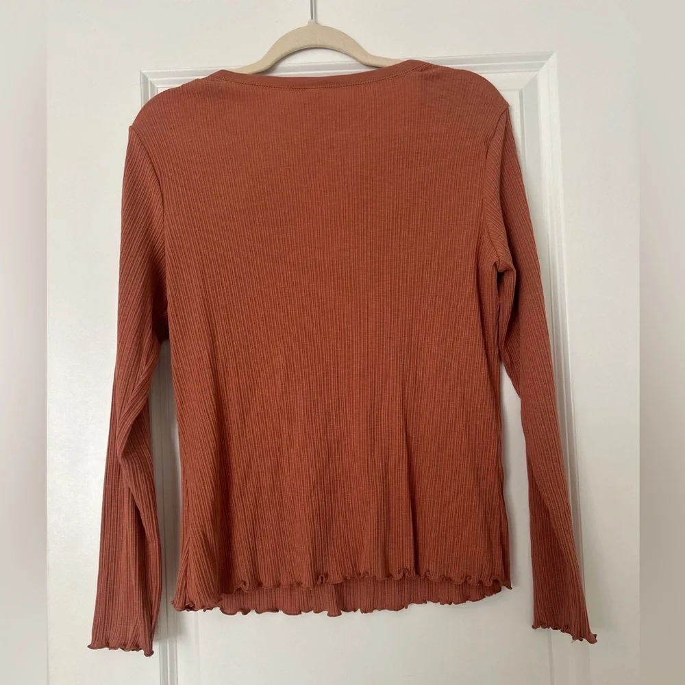Old Navy Rust Ribbed Henley - Picture 3 of 3